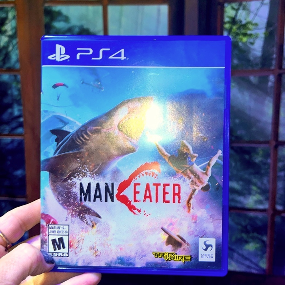#219-(EUC)Maneater Playstation 4 game disc. Perfect condition no scratches.
